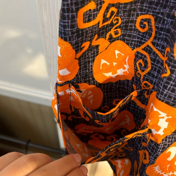 Women’s Halloween printed scrub top - Picture 7 of 7
